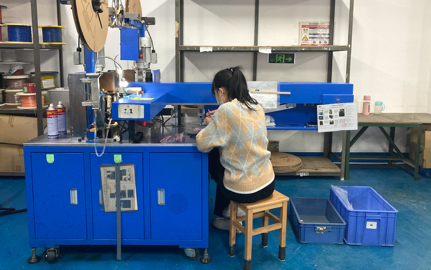 Fully automatic cable double-head press machine